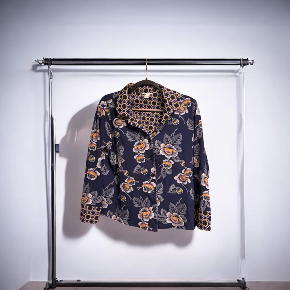 Vera Bradley Vintage Navy Floral Women’s Top Size Large